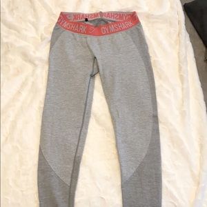 Gym shark leggings